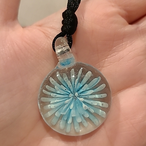 Girl Smiles Jewelry - Ice blue burst glass puffy adjustable necklace